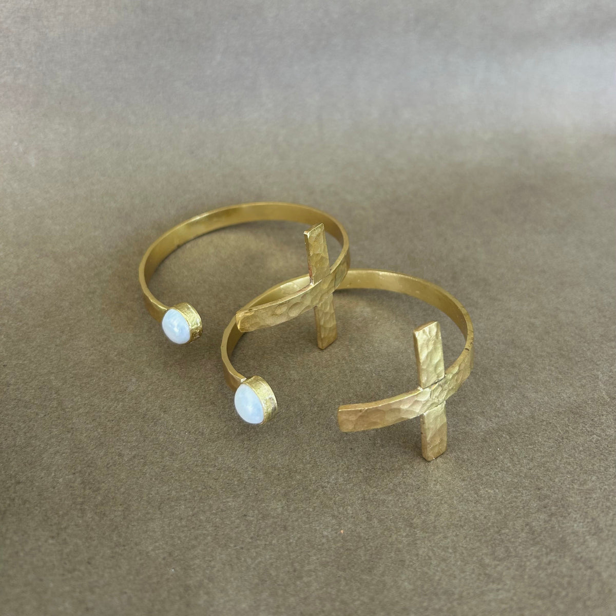 BRAZALETE CRUZ Y PERLA