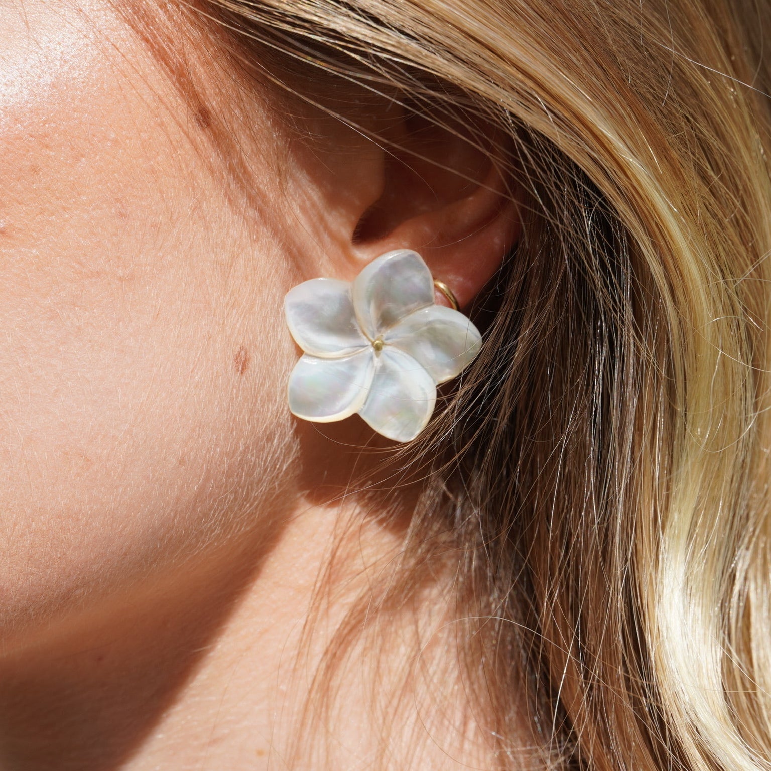 FRANGIPANI STUD