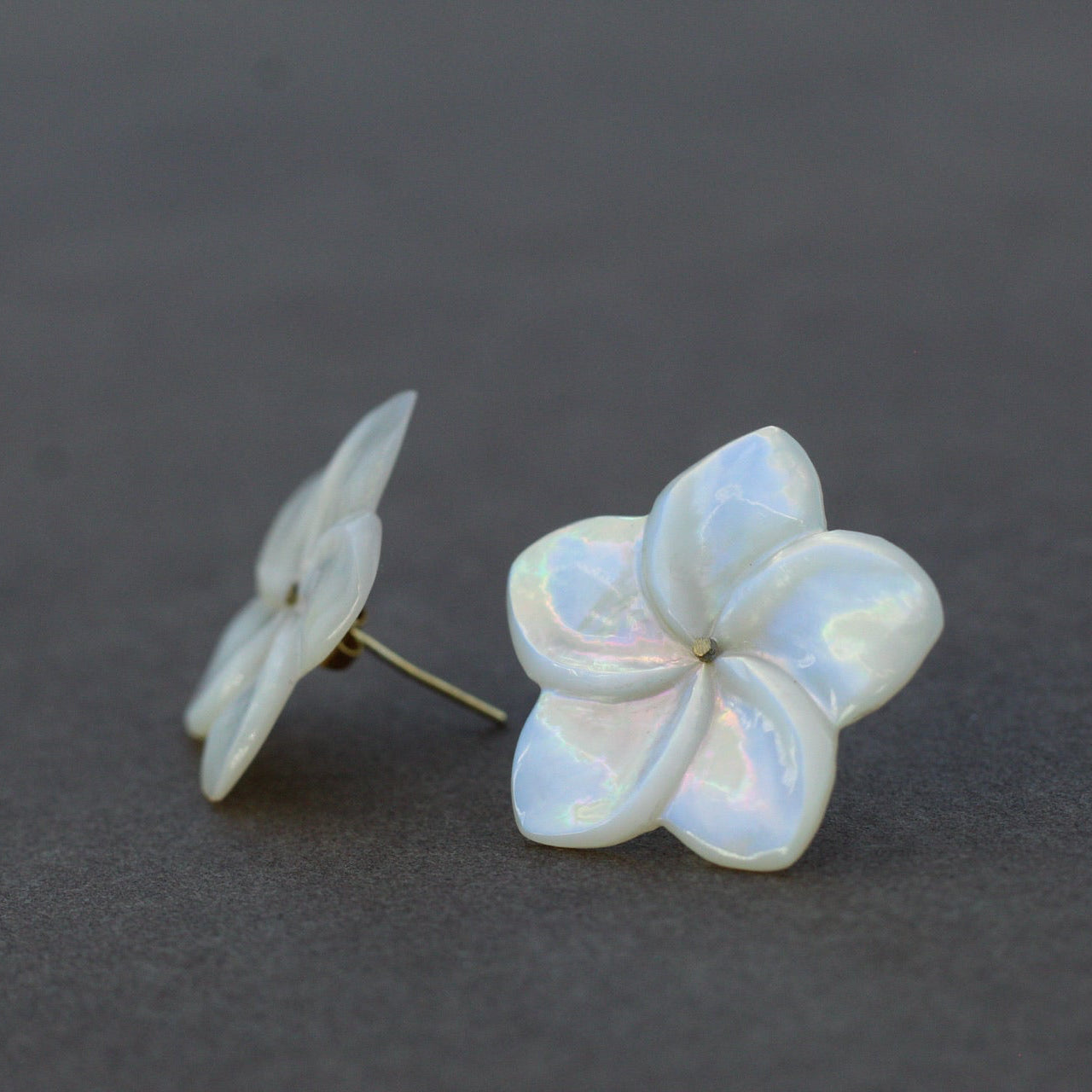 FRANGIPANI STUD