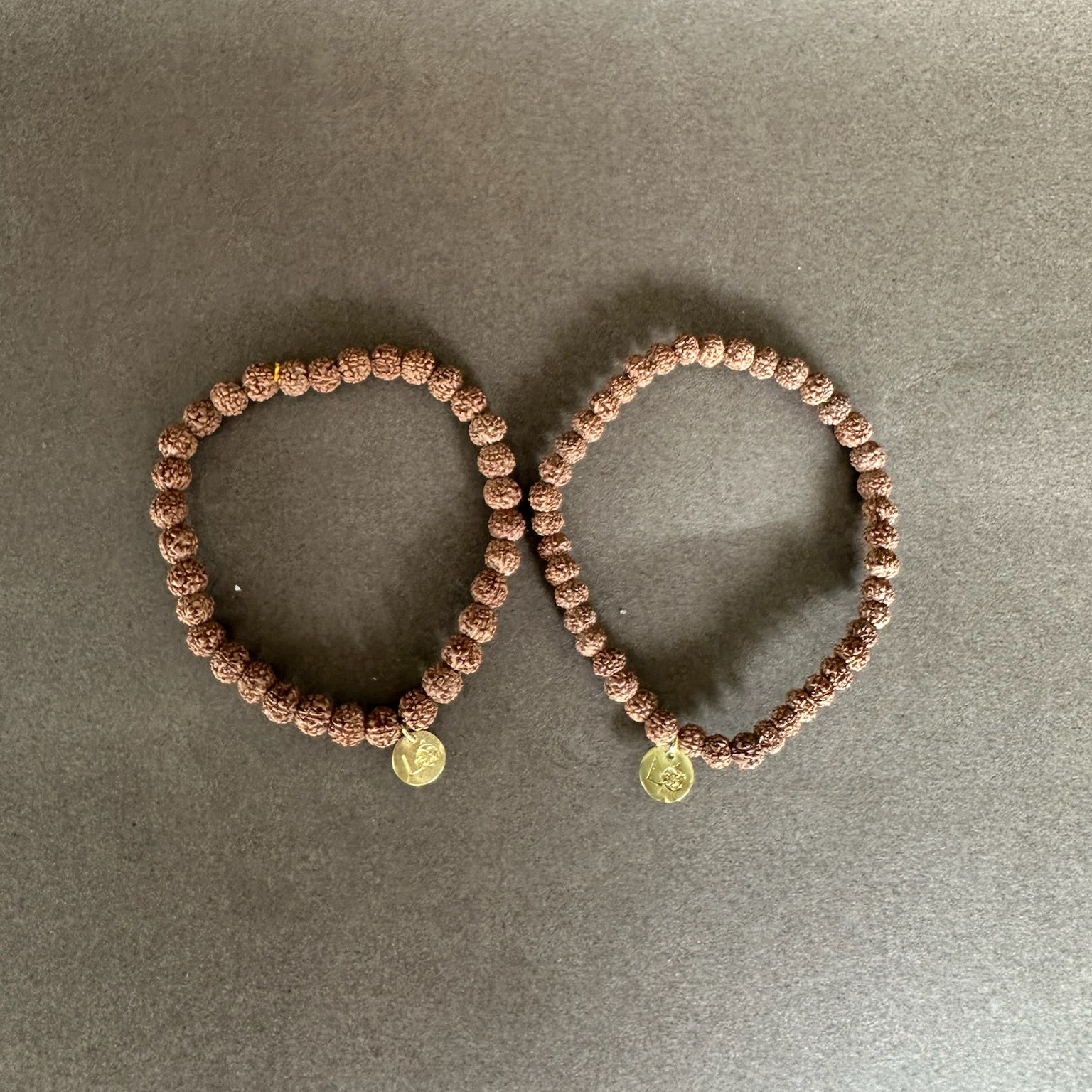 PULSERA DE RUDRAKSHA